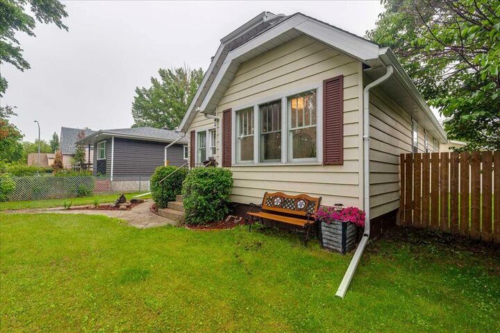 Property Photo:  5105 53 Avenue  AB T4J 1H4 