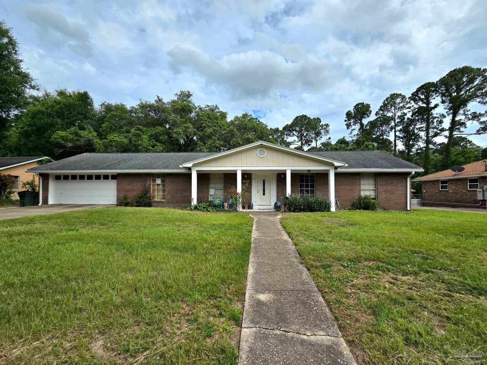 Property Photo: 8235 Sedgefield Dr FL 32507
