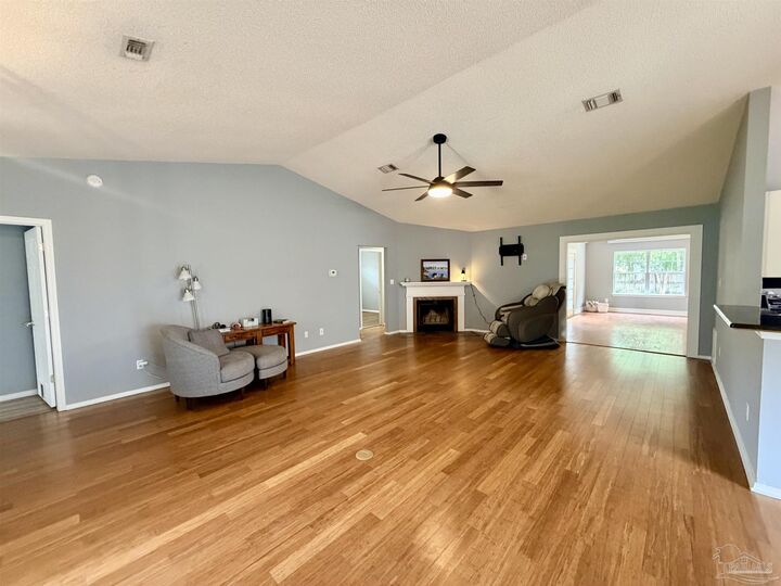 Property Photo: 5663 Culpepper Cir FL 32571