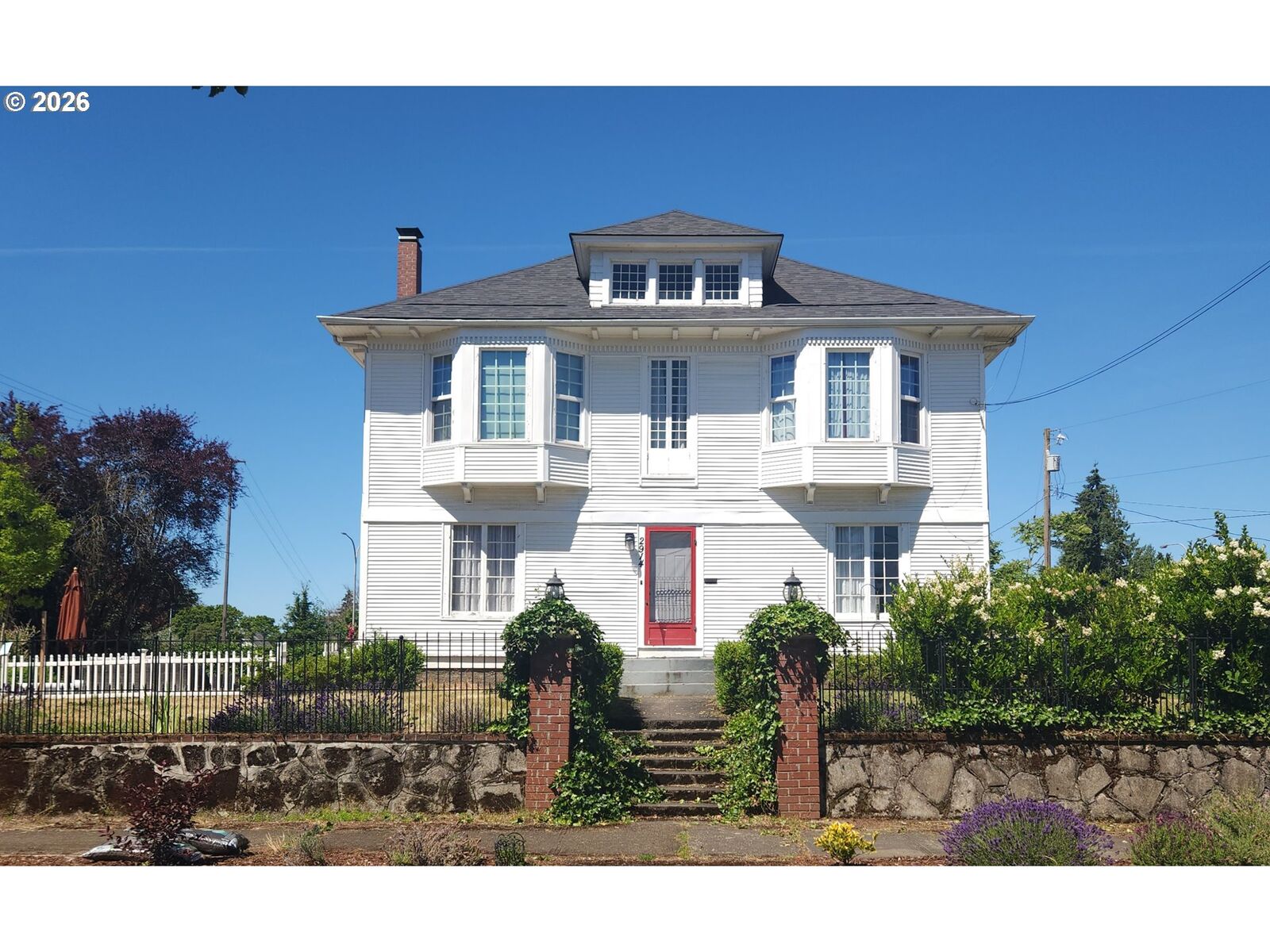 Property Photo: 2914 K St WA 98663