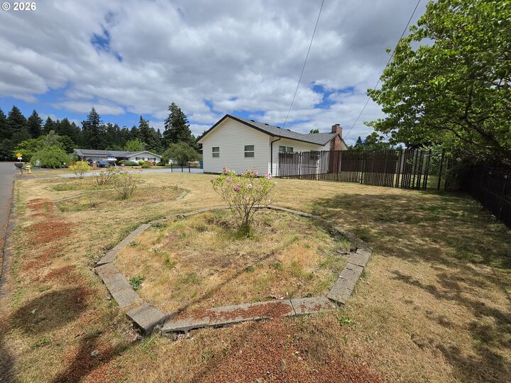 Property Photo:  809 Flint Ave  WA 98664 