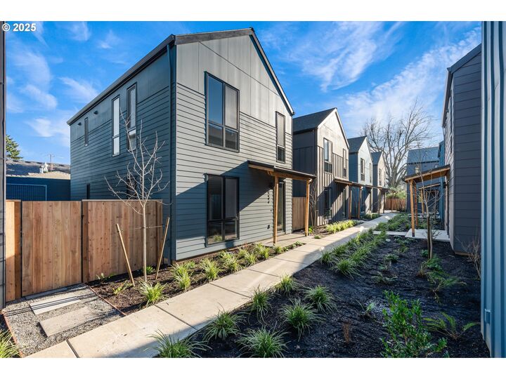 Property Photo: 5492 SE Boise St OR 97206
