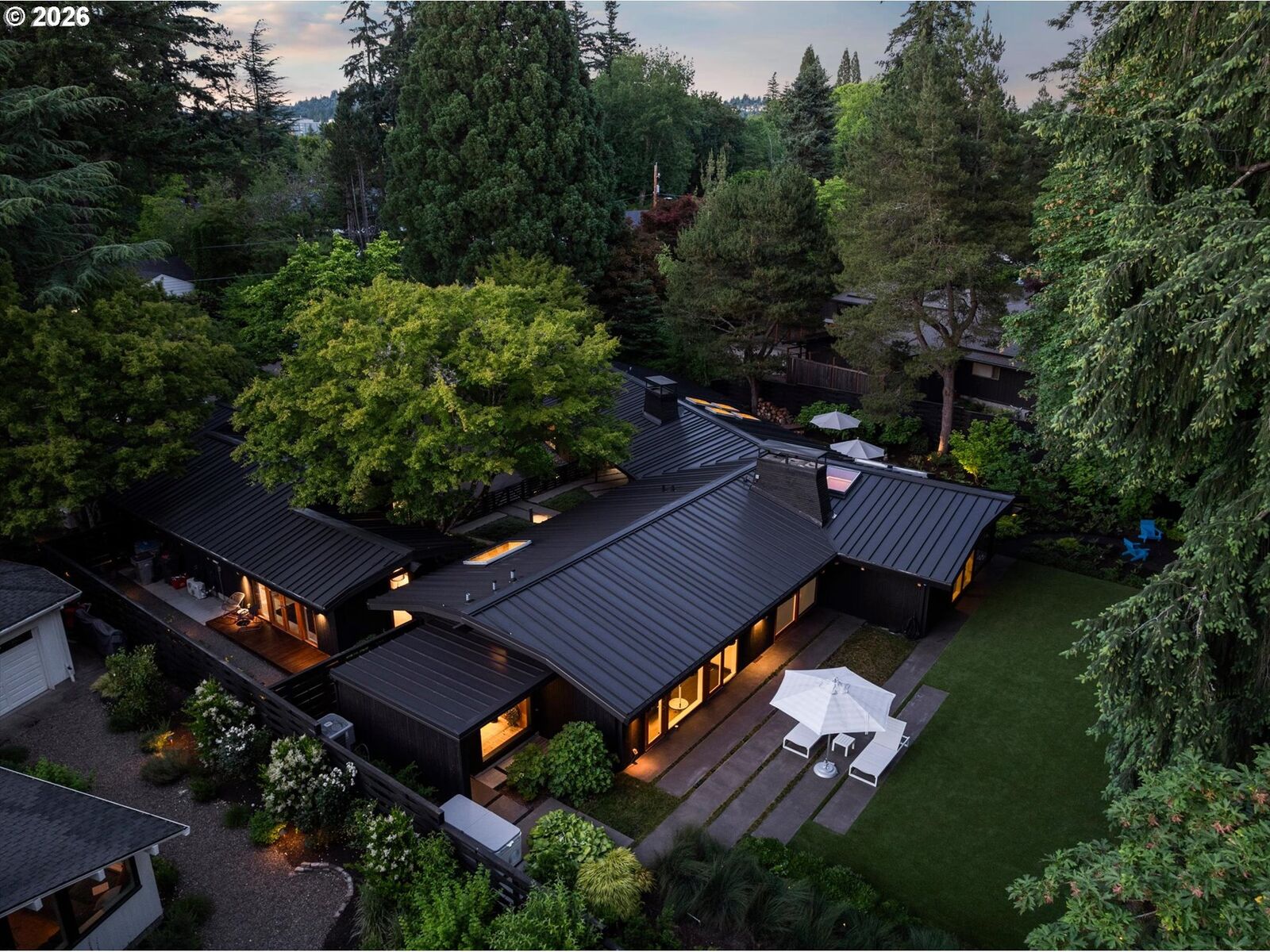 Property Photo:  10200 SW Hawthorne Ln  OR 97225 