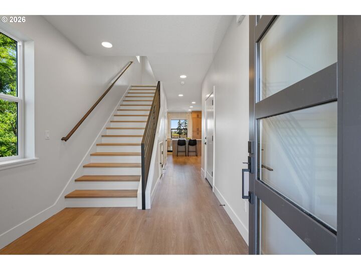 Property Photo: 2902 E McLoughlin Blvd A WA 98661
