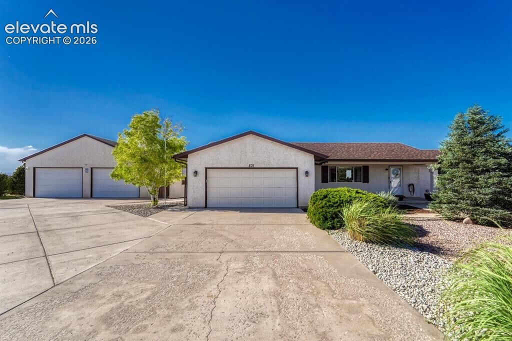 Property Photo:  831 E Paseo Dorado Drive  CO 81007 