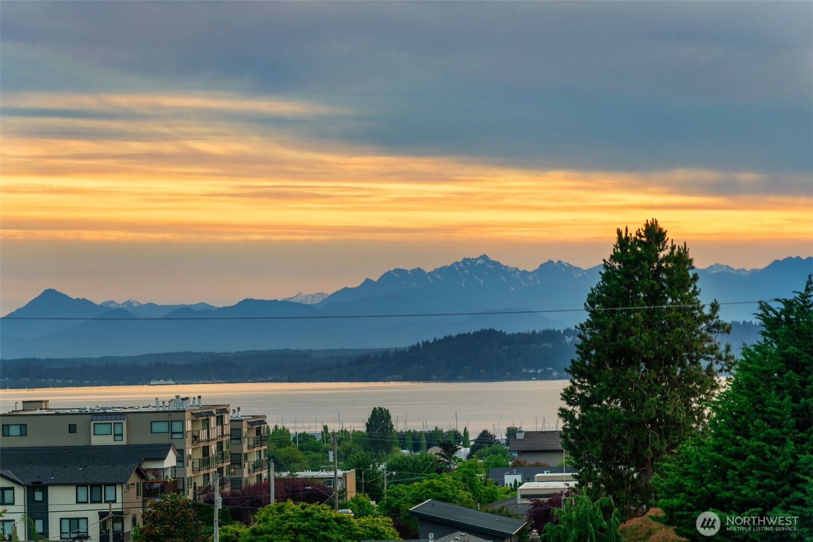 Property Photo: 709 Maple Street WA 98020