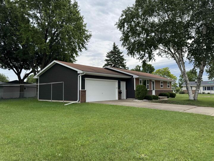 Property Photo:  2704 N David Street  WI 54914-2148 