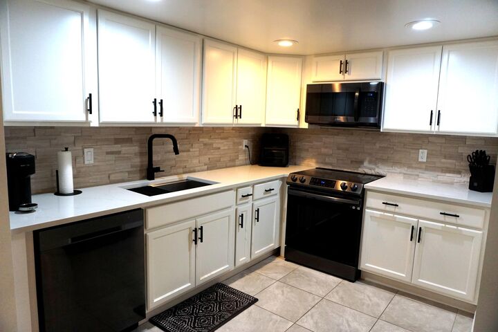 Property Photo: 2800 N Ocean Drive B-12C FL 33404
