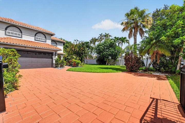 Property Photo: 9048 Villa Portofino Circle FL 33496