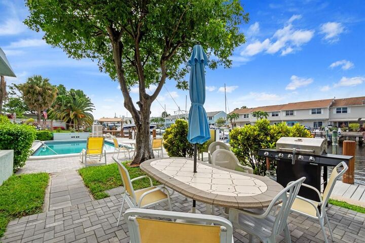 Property Photo: 2400 NE 16th Street NE 104 FL 33062