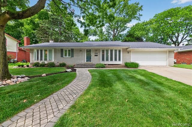Property Photo:  16927 Farmington Road  MI 48154 