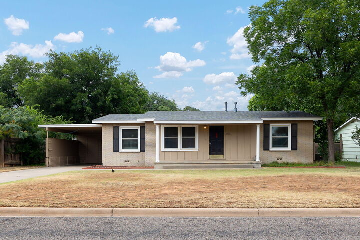 Property Photo:  2520 Yale Avenue  TX 76904 