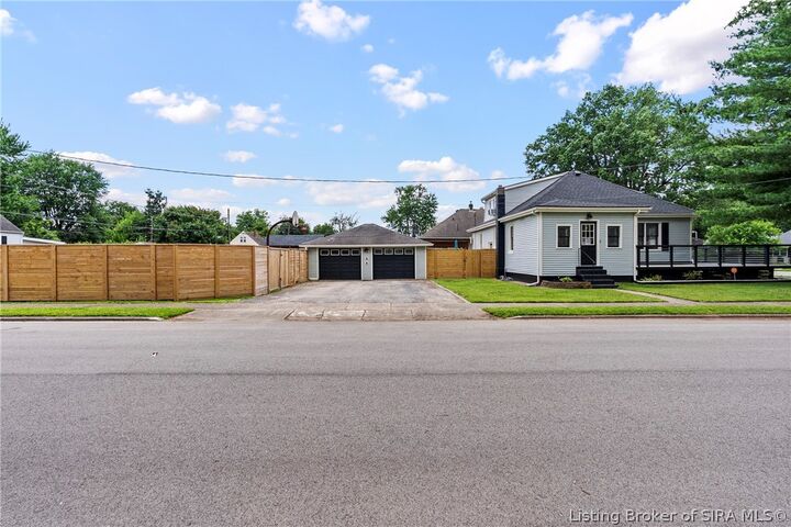 Property Photo: 122 E Bowne Boulevard IN 47129