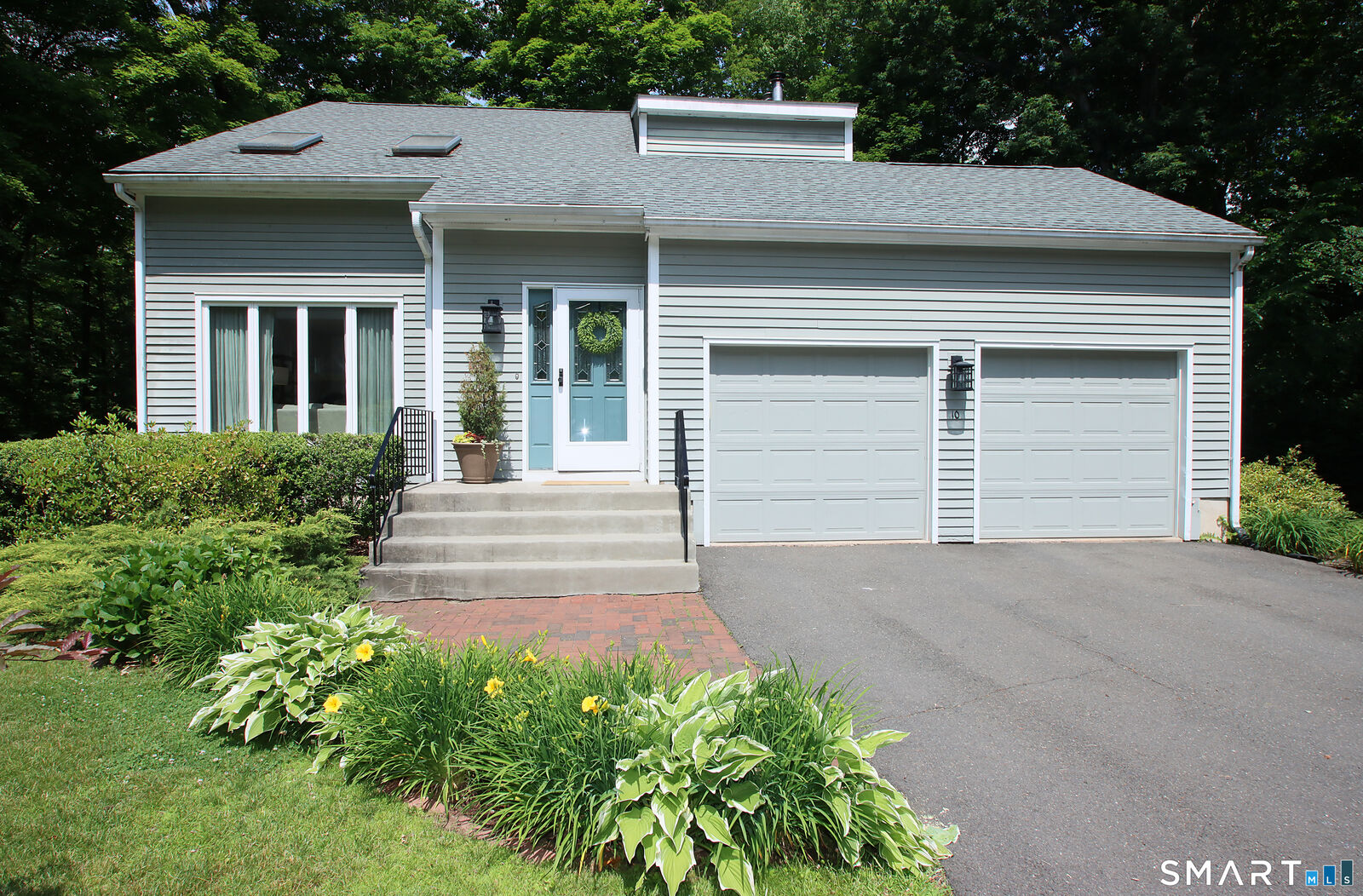 Property Photo:  10 Old Village Lane  CT 06085 