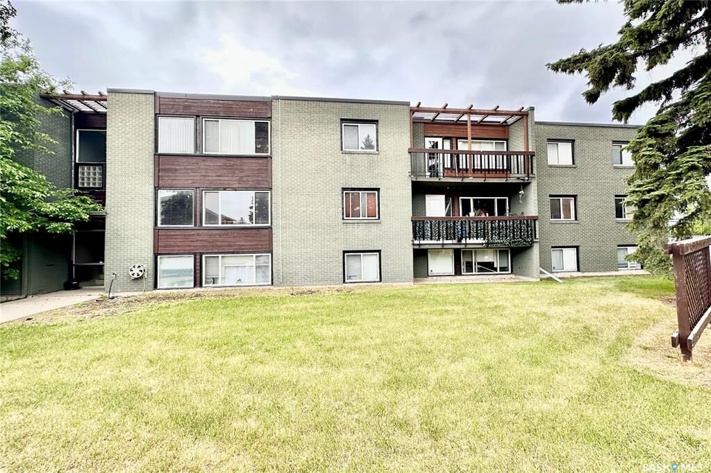 Property Photo: 208 Lindsay Place 14 SK S7H 3E6