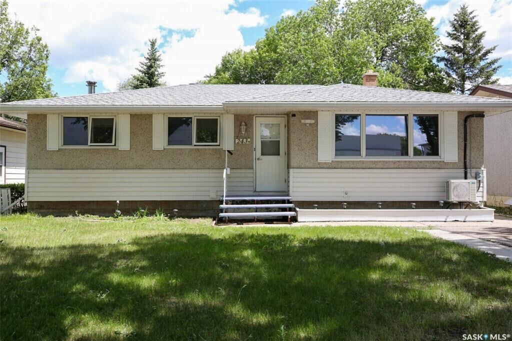 Property Photo:  243 Smith Street N  SK S4R 3B5 
