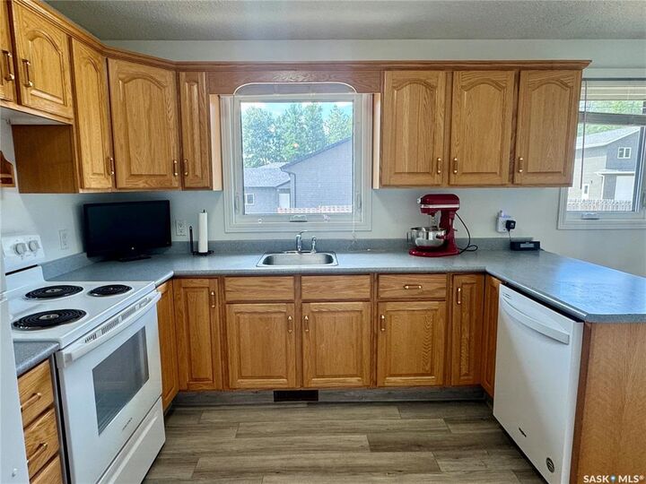 Property Photo: 1504 Studer Street SK S0J 1L0