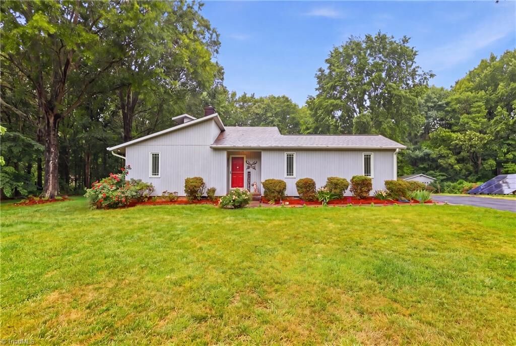 Property Photo: 7706 Moutline Court NC 27409