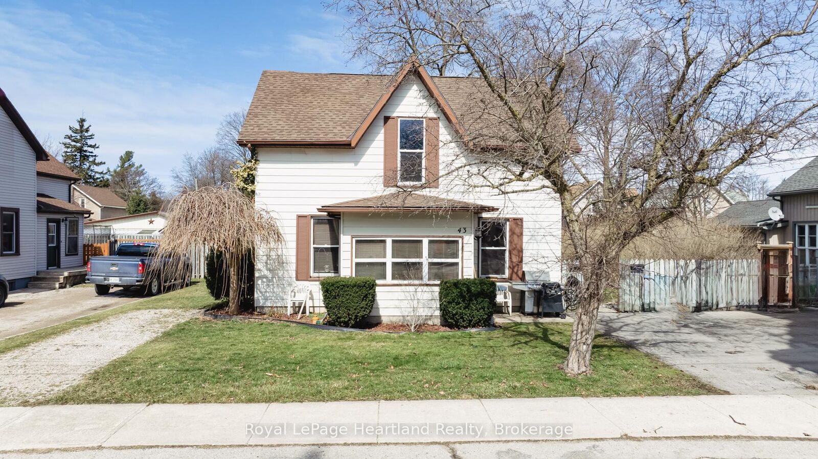 Property Photo: 43 Trafalgar Street ON N7A 1T4