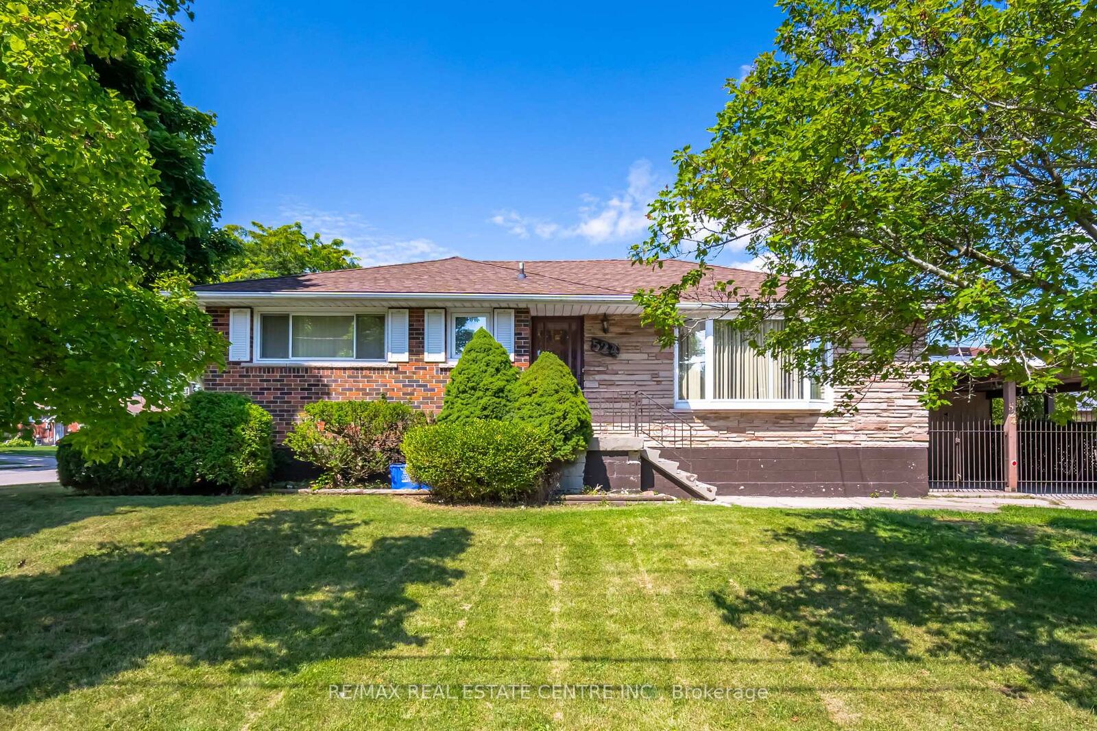 Property Photo: 524 East 16th Street ON L9A 4L1