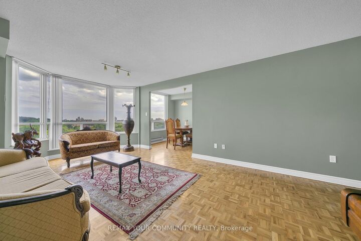 Property Photo: 175 Cedar Avenue 913 ON L4C 9V3