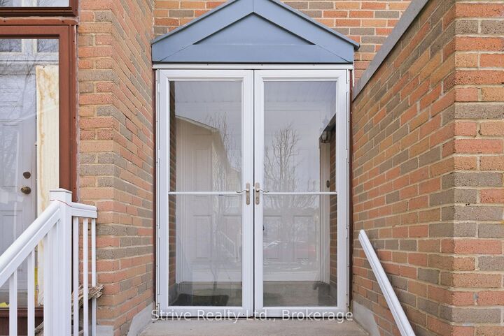 Property Photo: 1718 John Street 33 ON L3T 1Y9