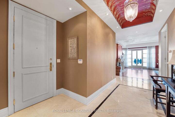 Property Photo: 33 Delisle Avenue 1004 ON M4V 3C7