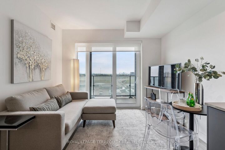Property Photo: 8 Tippett Road 809 ON M3H 0E7