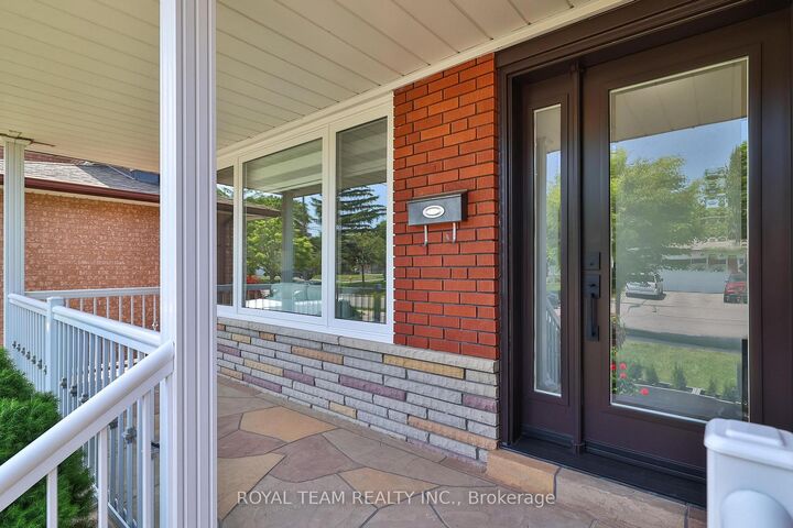 Property Photo: 6 Crioline Road ON M6L 2S3