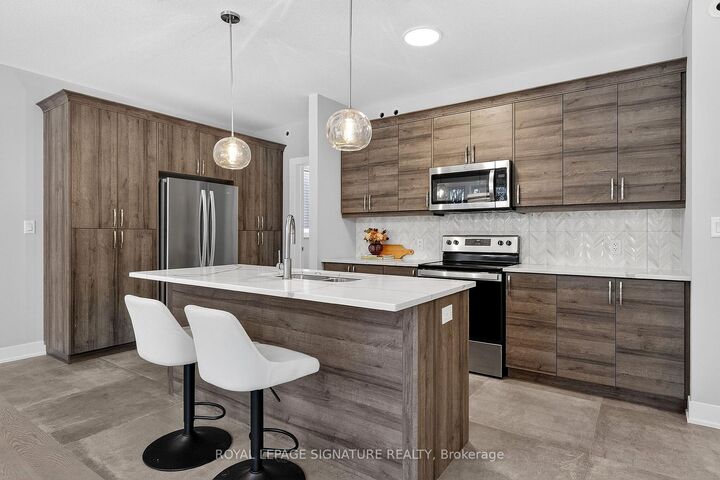Property Photo: 297 Whiting Street 16 ON N5C 3W5