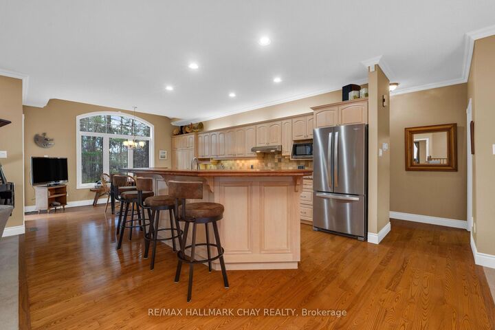 16 Chestnut Lane — photo 1