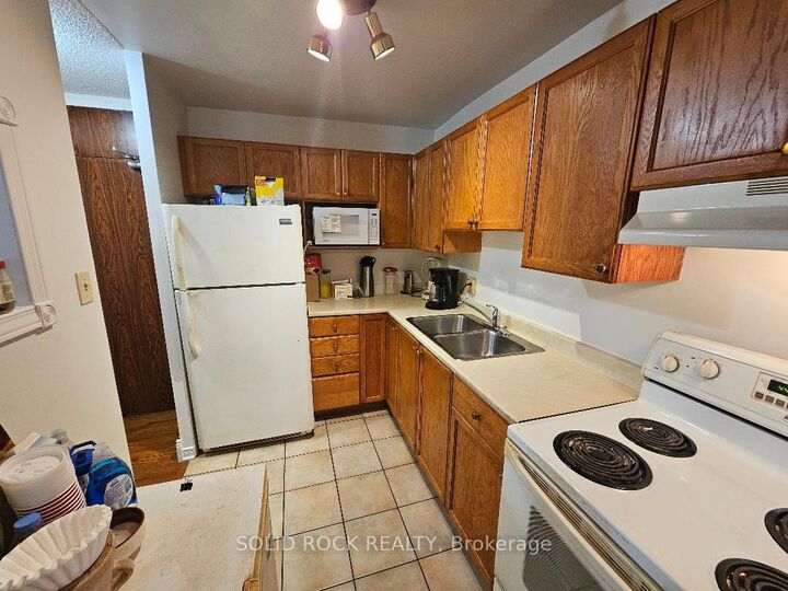 Property Photo: 2000 Jasmine Crescent 304 ON K1J 8K4