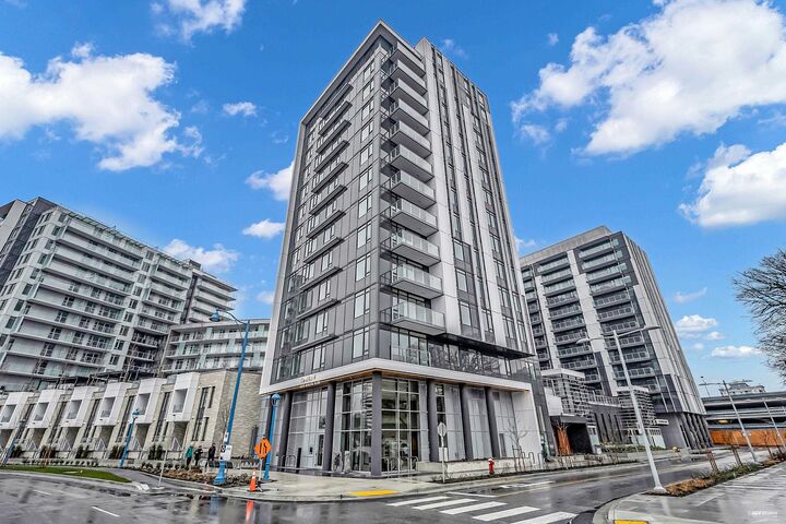 Property Photo: 6808 Minoru Boulevard 902 BC V6Y 0M7
