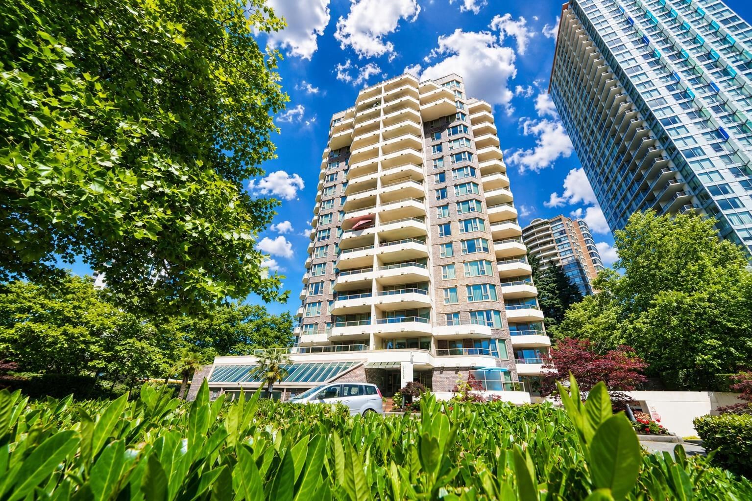 Property Photo:  5790 Patterson Avenue 305  BC V5H 4H6 