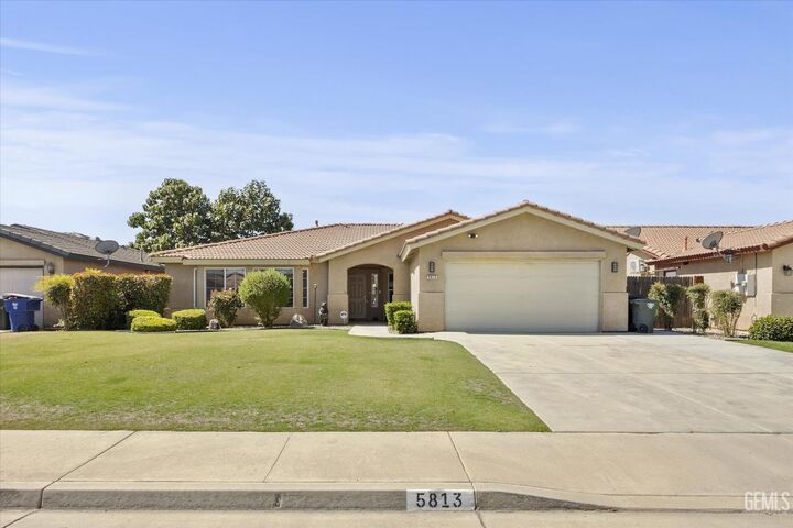Property Photo:  5813 Ragusa Lane  CA 93308 