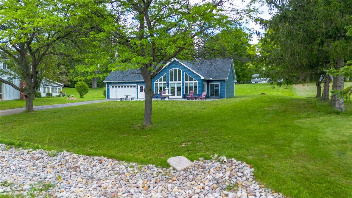 Property Photo: 714 White Springs Dr NY 14456