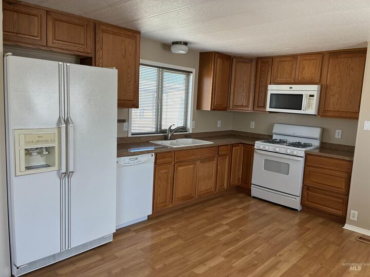 Property Photo: 2205 E Linden St 73 ID 83605