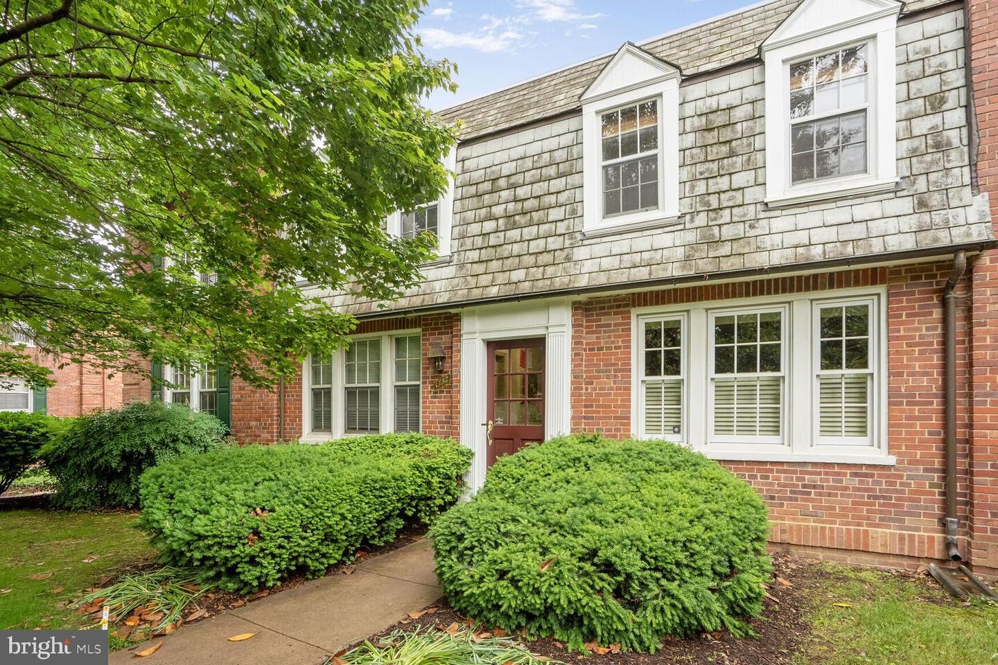 Property Photo:  1732 Queens Lane 3-187  VA 22201 