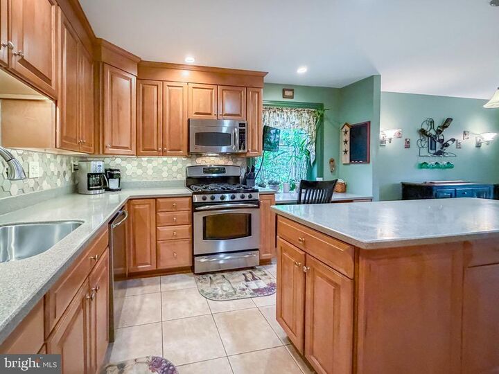 Property Photo: 735 Ross Drive PA 19053