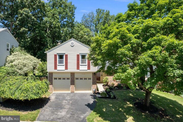 Property Photo:  7588 Woodstown Drive  VA 22153 