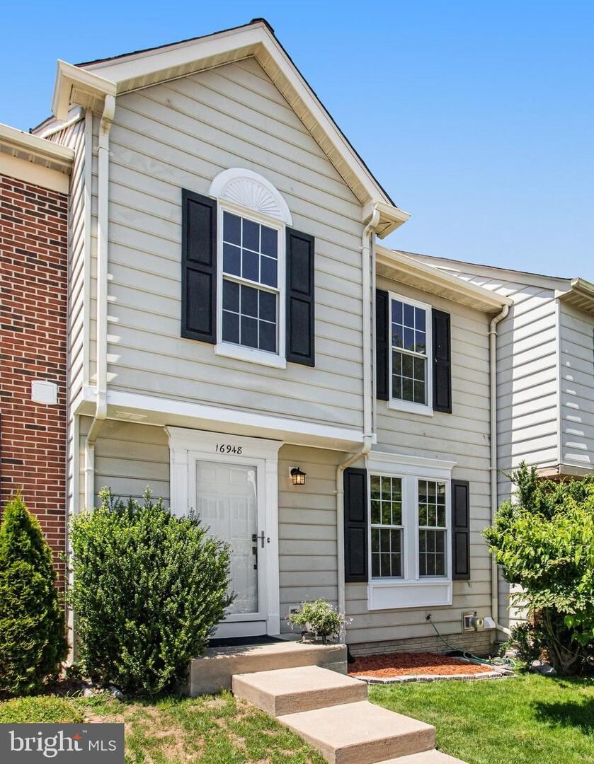 Property Photo: 16948 Point Pleasant Lane VA 22026