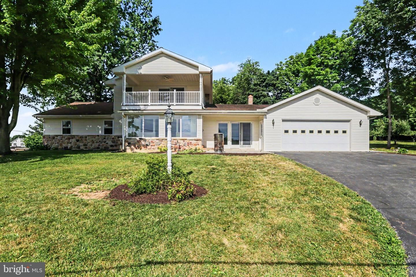 Property Photo:  142 Eisenhower Road  PA 17078 