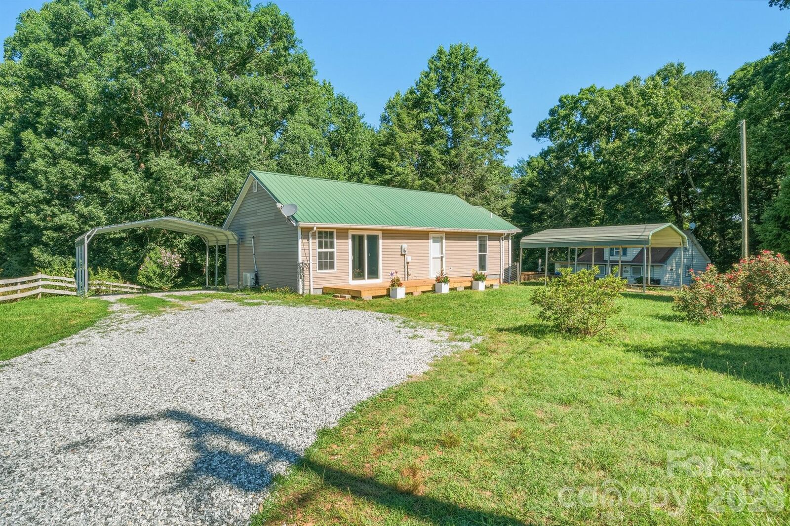 Property Photo: 547 Pea Ridge Street NC 28655