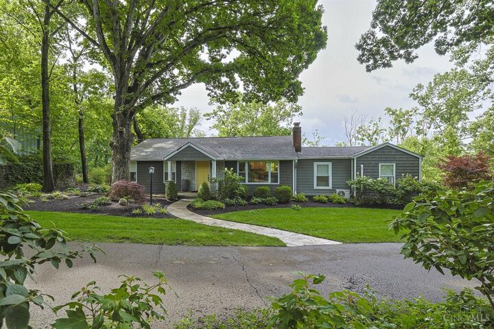 Property Photo: 211 Hilltop Lane OH 45215