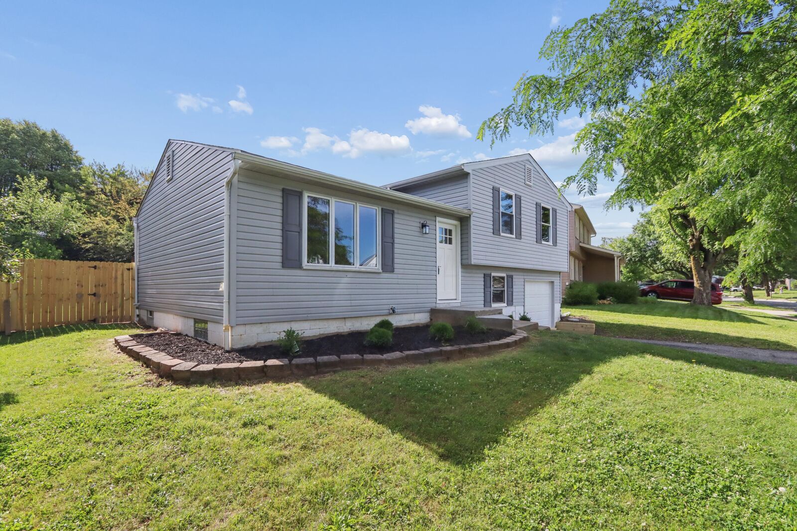 Property Photo: 1300 Laurel Green Place OH 43119