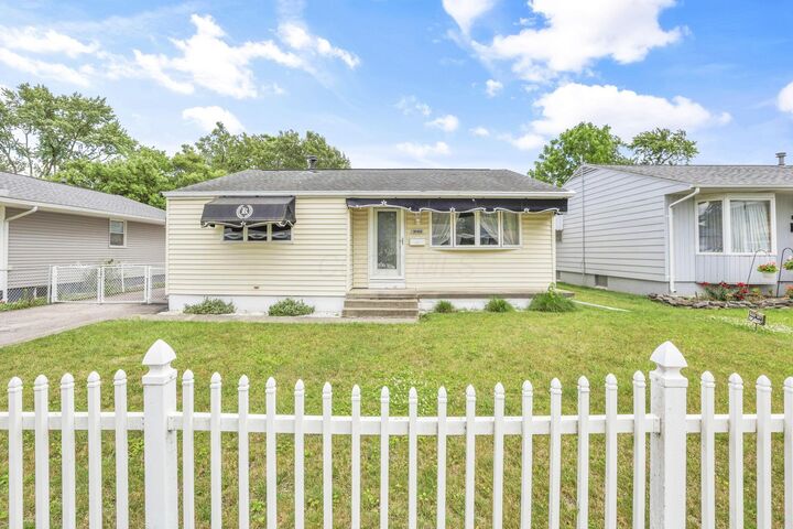 Property Photo: 3142 Hillgate Road OH 43207