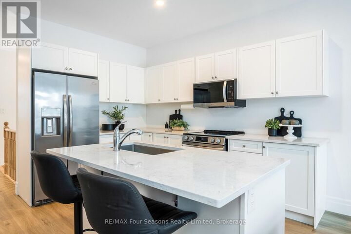 Property Photo:  248 Duncan Street  ON L0M 1S0 