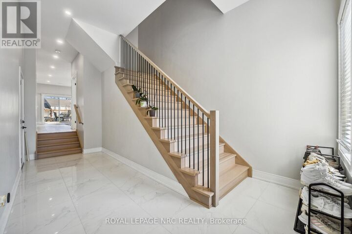 Property Photo:  668 Quaker Road Upper  ON L3C 3H2 