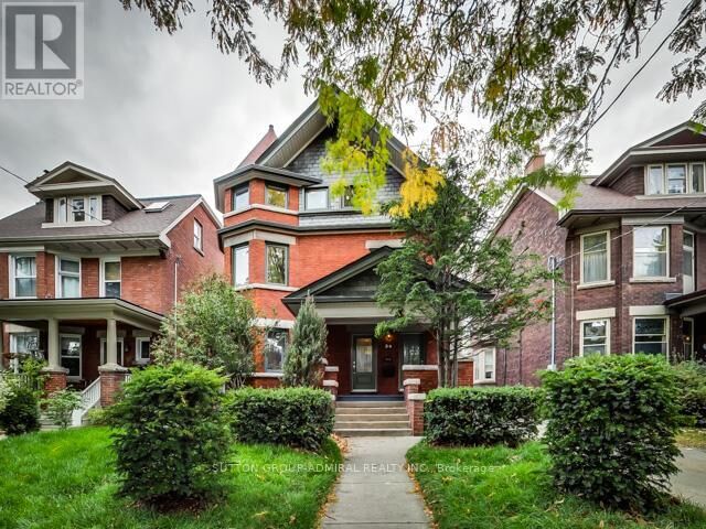 Property Photo: 34 Hewitt--Main Floor Avenue ON M6R 1Y3