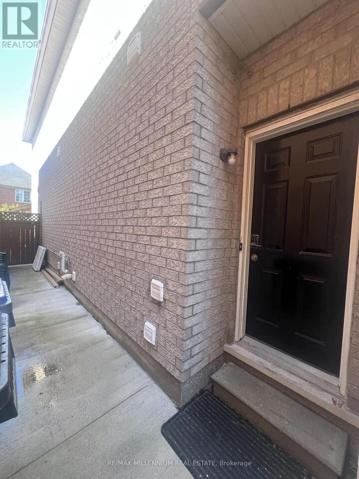 Property Photo:  5988 Sidmouth Street Basement  ON L5V 2Z5 